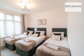 Northumberland House 5 Bed Apartment Close To Beach with Parking by RockmanStays